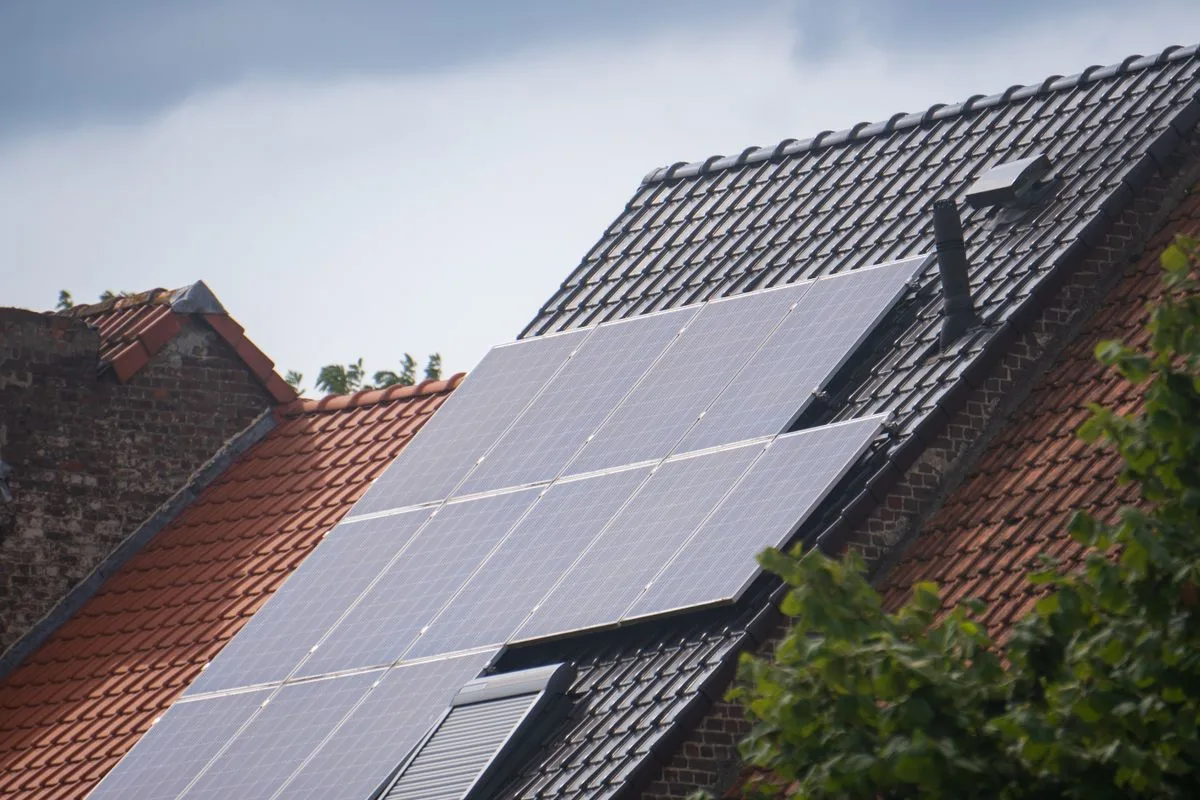 Pannelli fotovoltaici sul tetto di una casa